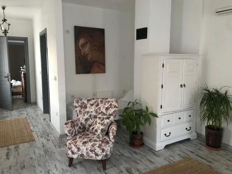 Deluxe Triple Room | Soundproofing