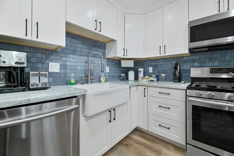 Electric kettle, toaster