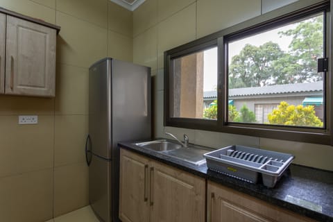 Apartment, 2 Bedrooms | Private kitchen | Fridge, microwave, oven, stovetop