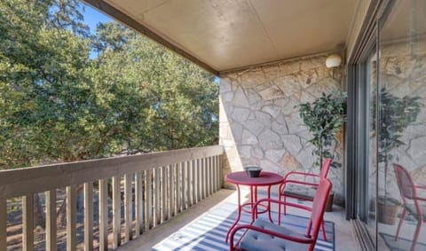 Condo, 2 Bedrooms | Property grounds