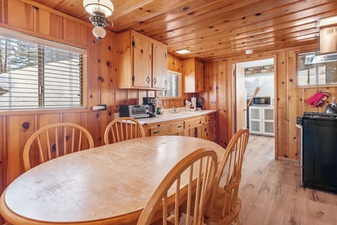 House, Lake View | Dining room