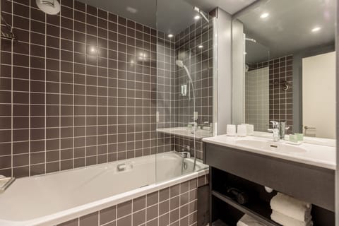 Combined shower/tub, eco-friendly toiletries, hair dryer, towels