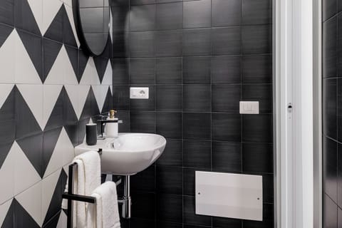 Deluxe Double Room, Private Bathroom, City View | Bathroom | Shower, free toiletries, hair dryer, towels