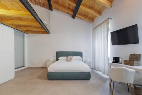 Deluxe Double Room, Private Bathroom, City View | Desk, laptop workspace, free WiFi