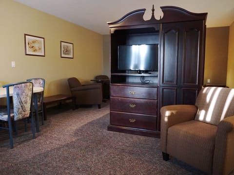 Executive Suite | Living area | Flat-screen TV