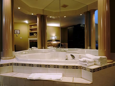 Luxury Suite, Jetted Tub | Jetted tub