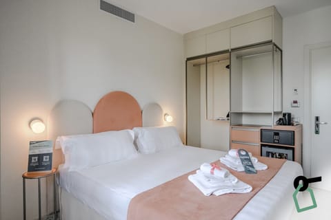 Minibar, in-room safe, desk, cribs/infant beds