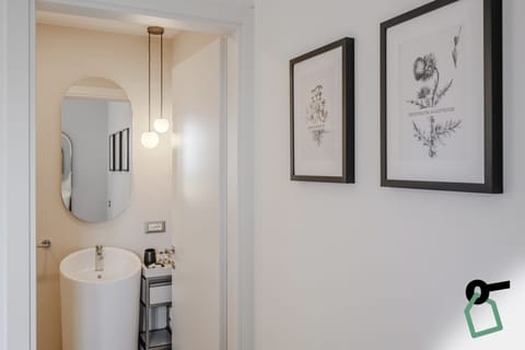 Double Room, Garden View | Bathroom | Shower, hair dryer, bidet, towels