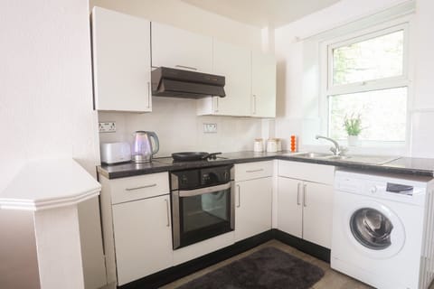 House | Private kitchen | Fridge, oven, stovetop, electric kettle