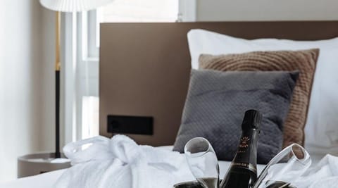 In-room safe, desk, soundproofing, iron/ironing board