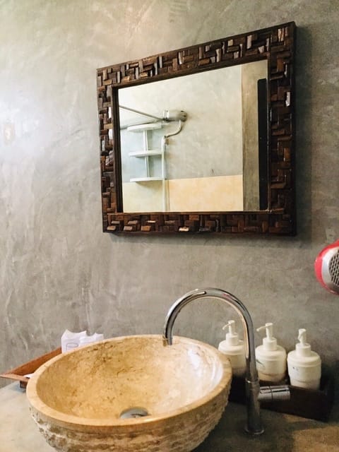 Classic Room | Bathroom | Shower, free toiletries, slippers, bidet