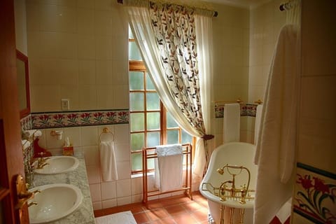 Cabernet Sauvignon | Bathroom | Separate tub and shower, free toiletries, hair dryer, bathrobes