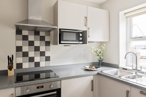 Apartment, 2 Bedrooms | Private kitchen | Full-size fridge, microwave, oven, stovetop