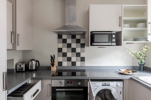 Apartment, 2 Bedrooms | Private kitchen | Full-size fridge, microwave, oven, stovetop