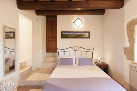 Double Room, Garden View | Desk, soundproofing, free WiFi