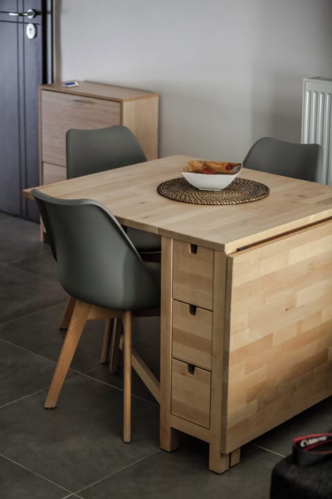 Deluxe Apartment | Living area | Computer monitors