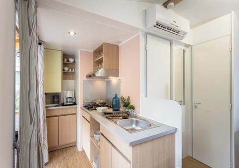 Comfort Mobile Home, 3 Bedrooms | Private kitchen | Microwave, coffee/tea maker