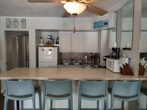 Condo, 1 Bedroom (05) | Private kitchen | Full-size fridge, microwave, stovetop, dishwasher