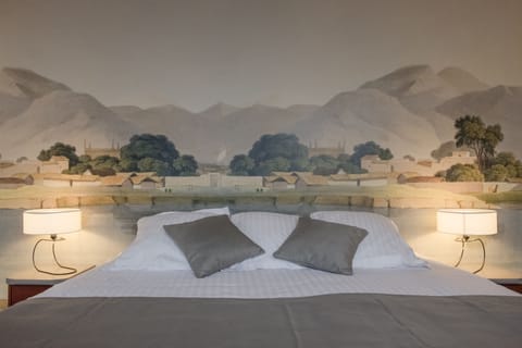 Executive Room, 1 King Bed, Non Smoking (Twin bed on request) | Premium bedding, in-room safe, desk, iron/ironing board