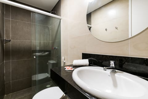 Standard Double Room | Bathroom | Shower, towels