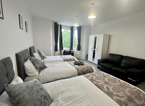 5 bedrooms, free WiFi, bed sheets