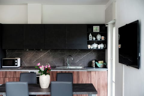 Comfort Apartment, City View | Private kitchen | Coffee/tea maker, electric kettle