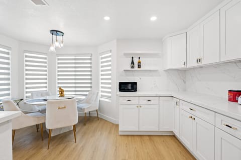 House | 4 bedrooms, Internet