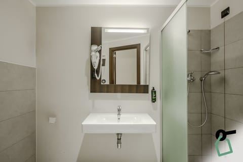 Economy Double Room | Bathroom | Bidet