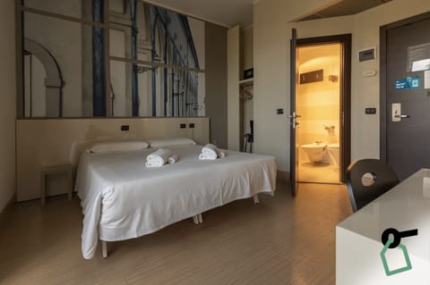 Double Room | In-room safe, free cribs/infant beds, free WiFi, bed sheets