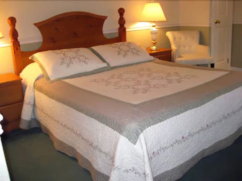 Superior Queen Room with Fire Place | Desk, iron/ironing board, free WiFi, bed sheets