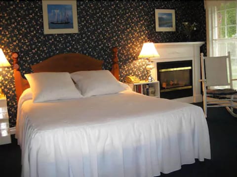 Superior Queen Room with Fire Place | Desk, iron/ironing board, free WiFi, bed sheets