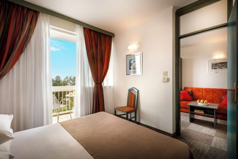 Superior Suite with Seaside Balcony | Hypo-allergenic bedding, desk, free WiFi, bed sheets