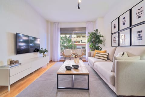 Family Apartment, 3 Bedrooms | Living area