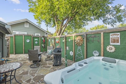 Cottage, 1 Bedroom | Outdoor dining