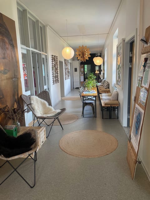 Classic Triple Room, 3 Twin Beds, Housekeeping, City View | Living area