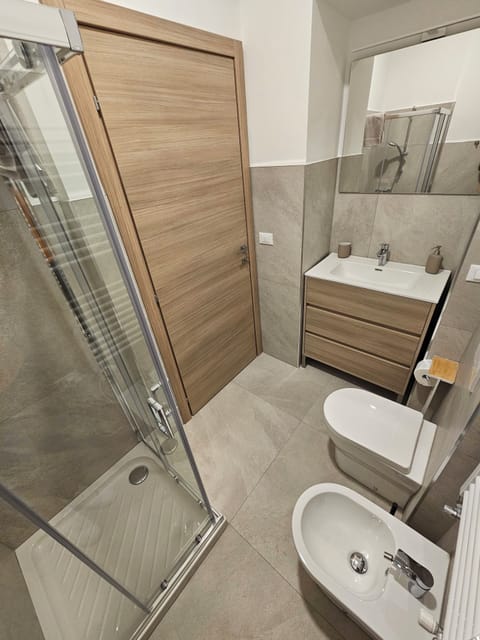 Comfort Triple Room, Private Bathroom | Bathroom | Shower, hair dryer, towels, soap