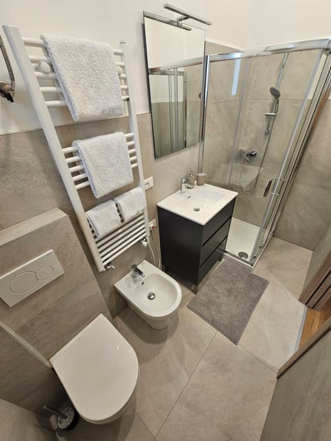 Comfort Double Room, Courtyard View | Bathroom | Shower, hair dryer, towels, soap