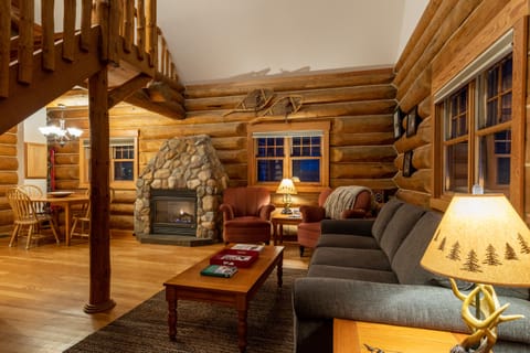 Kicking Horse Cabin | Living area