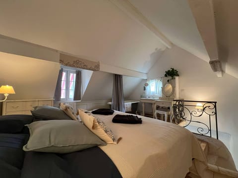 Classic House, Garden View | Blackout drapes, free WiFi