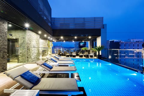 Outdoor pool, pool umbrellas, sun loungers