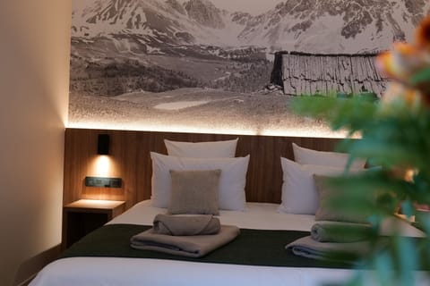 Junior Suite | In-room safe, blackout drapes, soundproofing, iron/ironing board