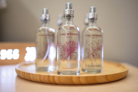 Couples treatment rooms, hot tub, steam room, Turkish bath