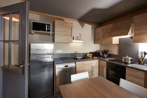 Trendy Appartement, 4 bedrooms, Sauna | Private kitchen | Fridge, microwave, stovetop, espresso maker