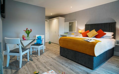 Family Quadruple Room | Desk, free WiFi