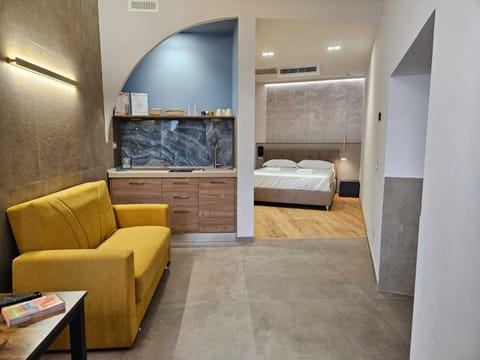 Junior Studio Suite, Patio, Garden View | Living area