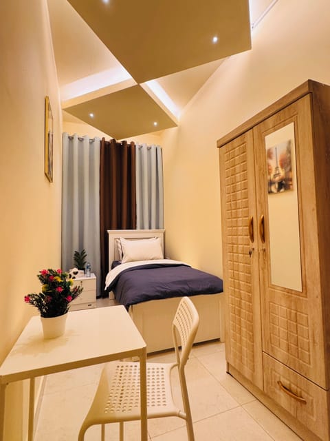 Standard Single Room | Desk, laptop workspace, soundproofing, iron/ironing board