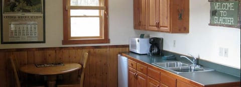 Traditional Cabin, 2 Queen Beds, Non Smoking, Mountain View | Private kitchen | Fridge, microwave, coffee/tea maker