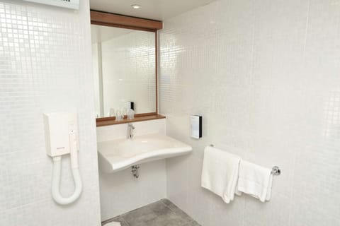 Next Generation, Room, 1 Double Bed | Bathroom | Eco-friendly toiletries, towels