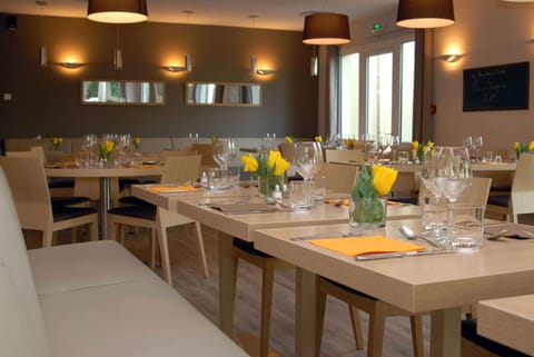 Lunch and dinner served, French cuisine