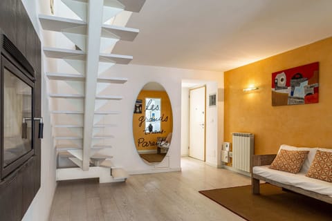 Apartment, 3 Bedrooms, Air conditioning | Living area